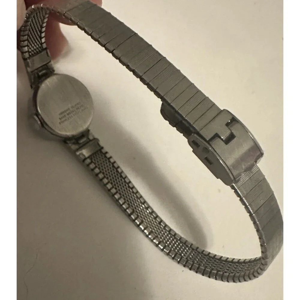 Vintage Timex Women’s Wrist Watch Silver Tone